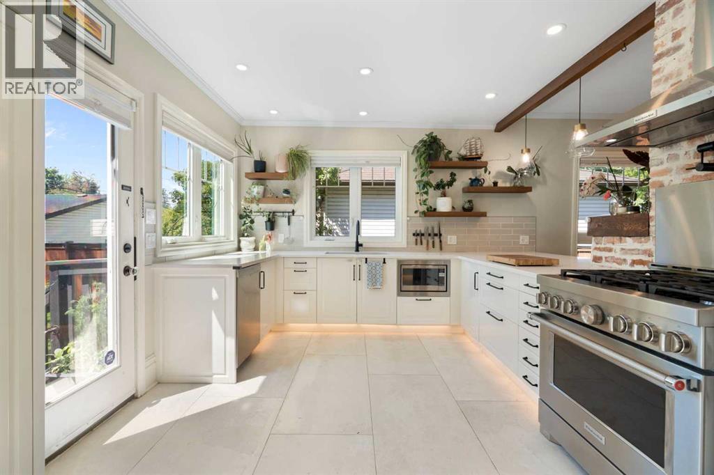 521 10 Avenue NE — photo 10