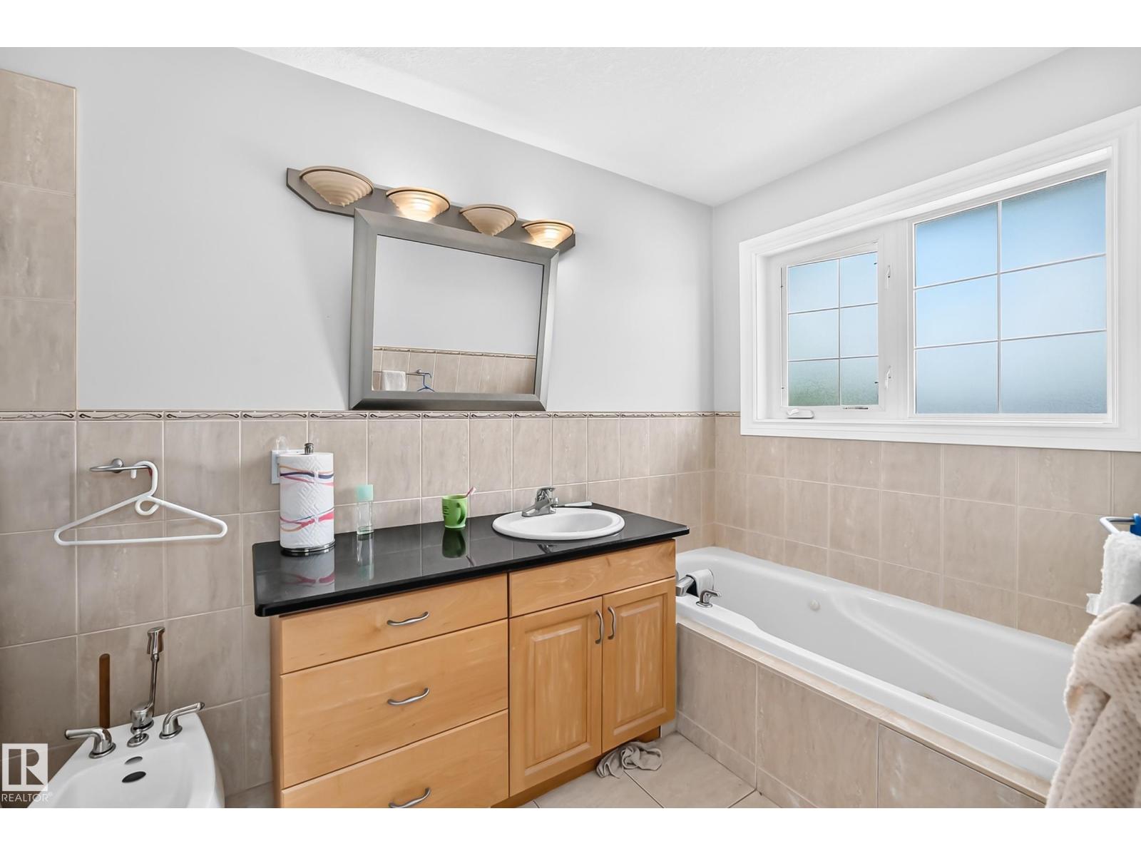8517 156 AV NW - 15