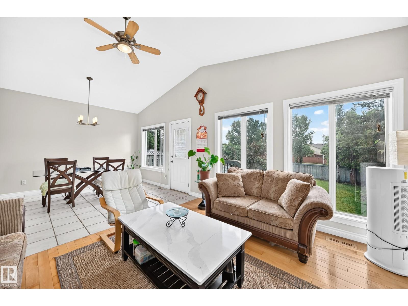 8517 156 AV NW - 9
