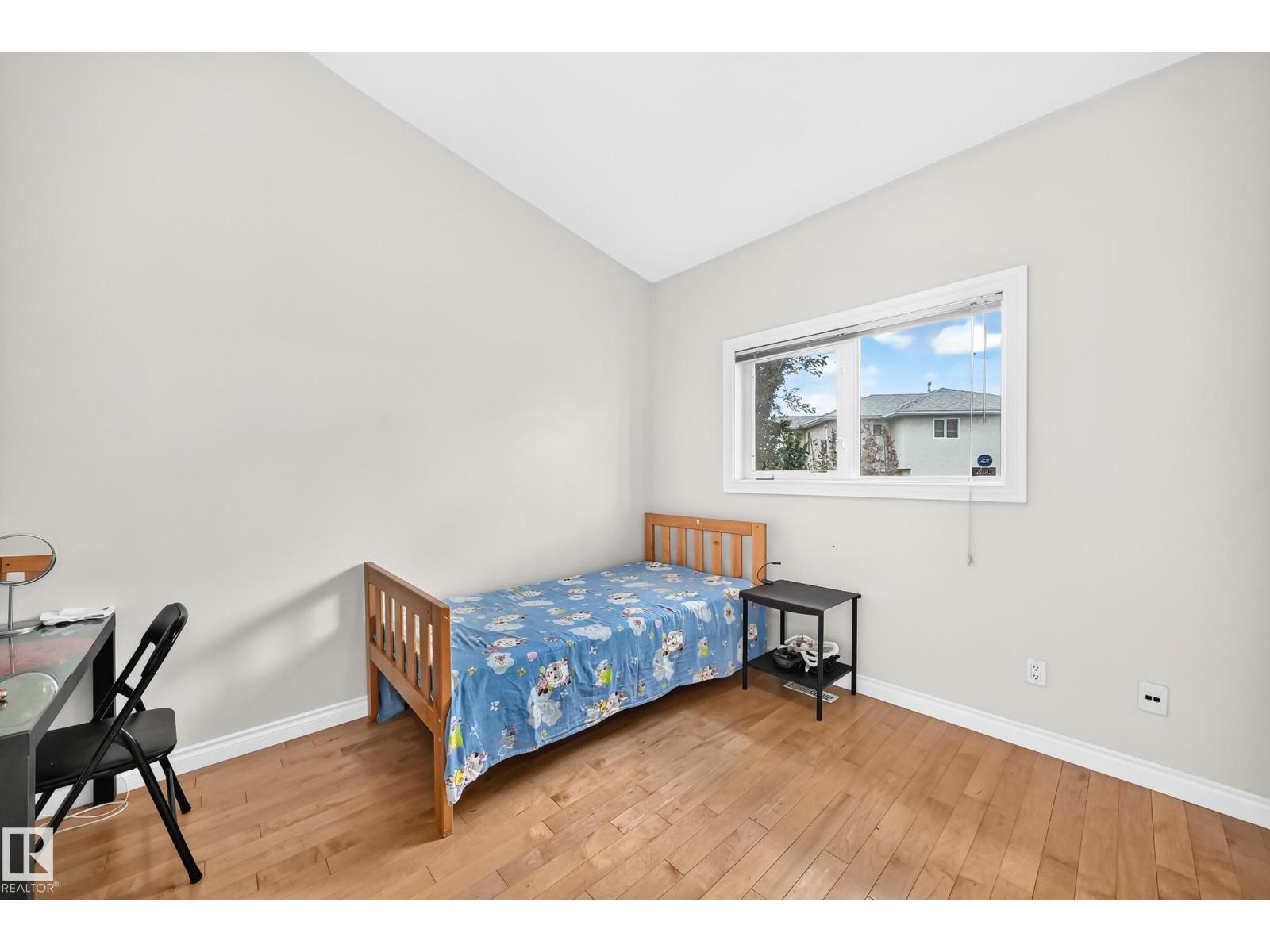 8517 156 AV NW - 17