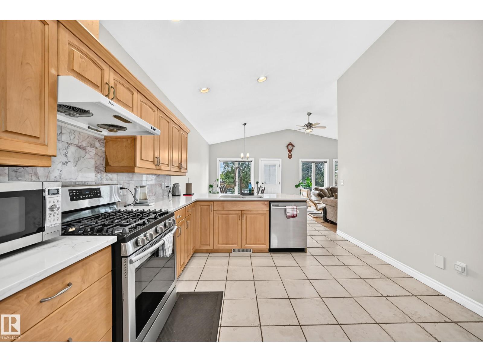 8517 156 AV NW - 5