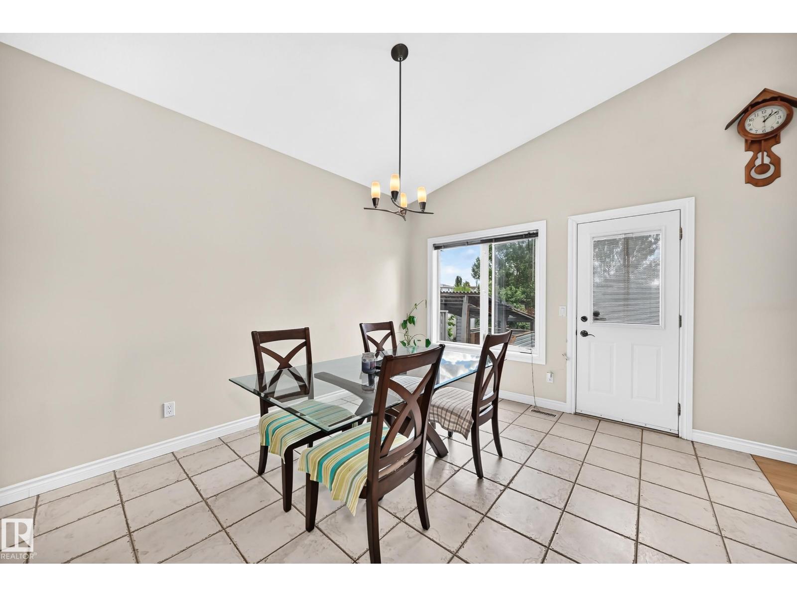 8517 156 AV NW - 8