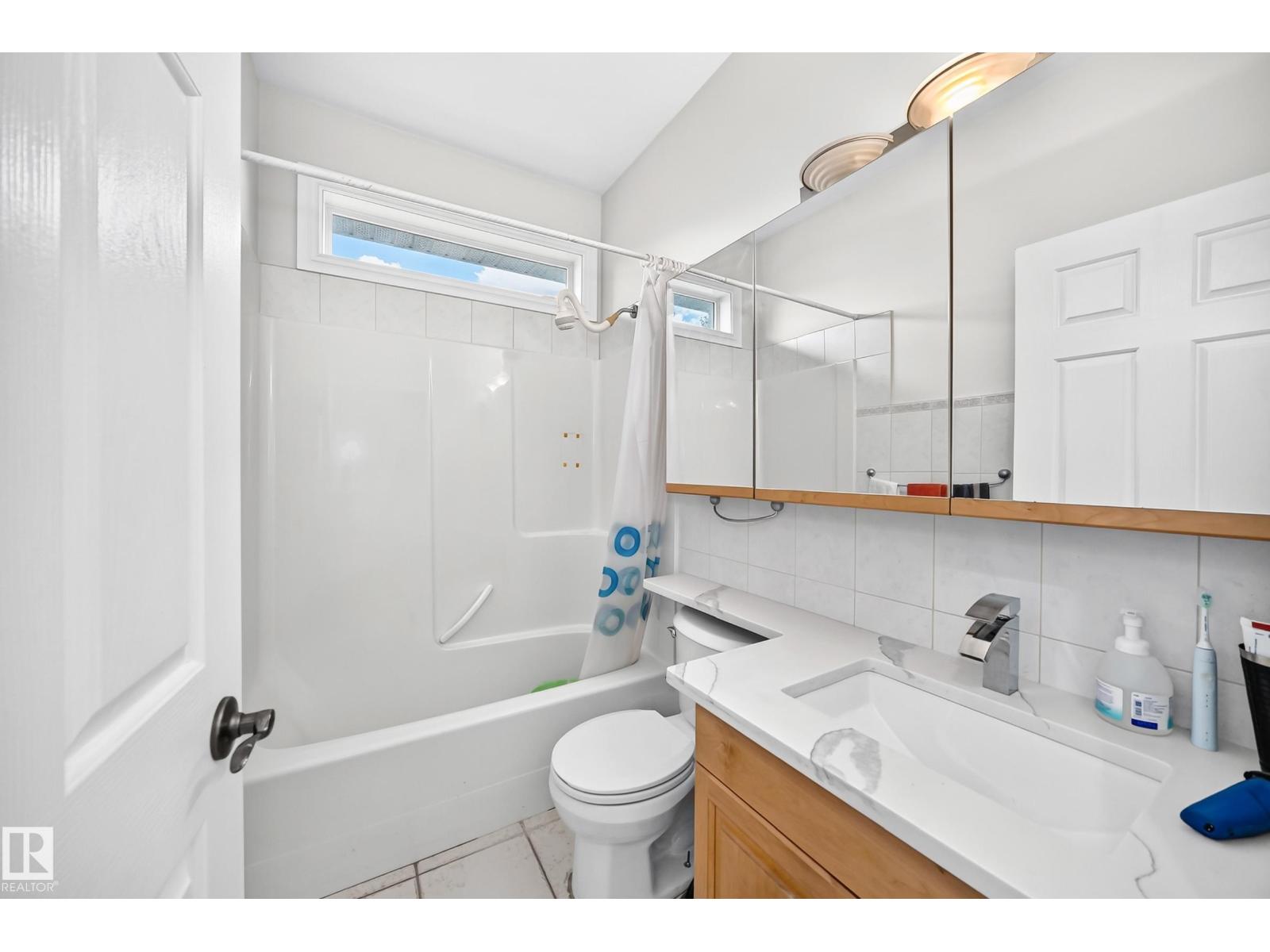 8517 156 AV NW - 21