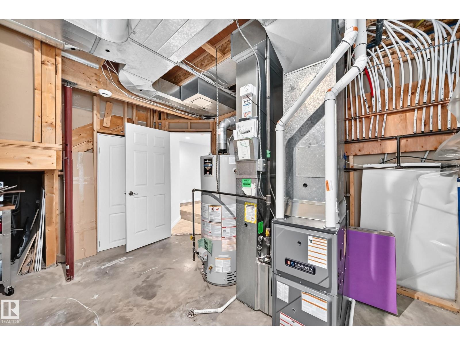 8517 156 AV NW - 30