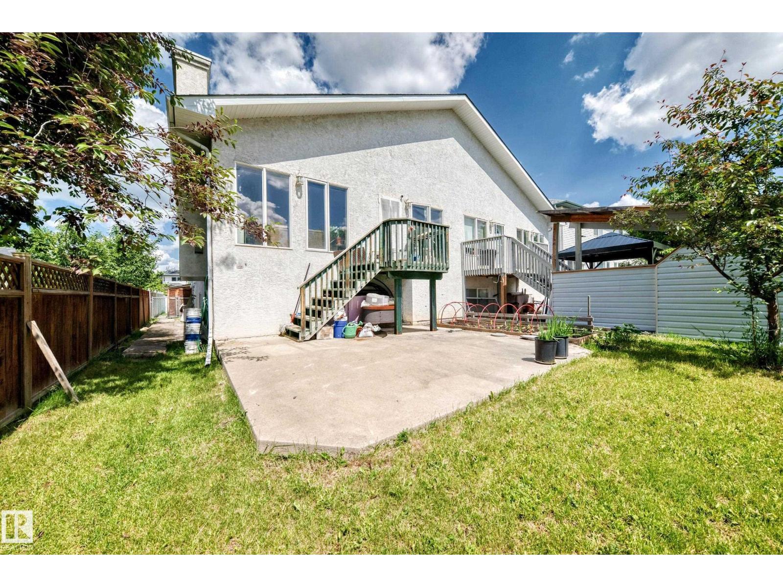 8517 156 AV NW - 32