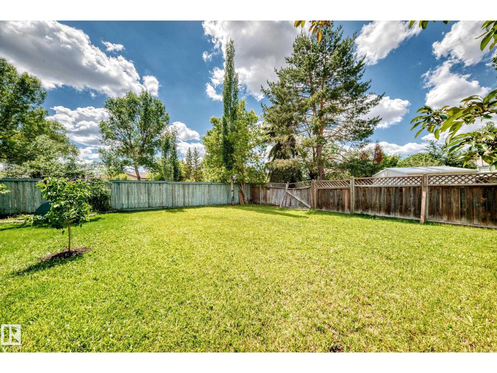 8517 156 AV NW - 35