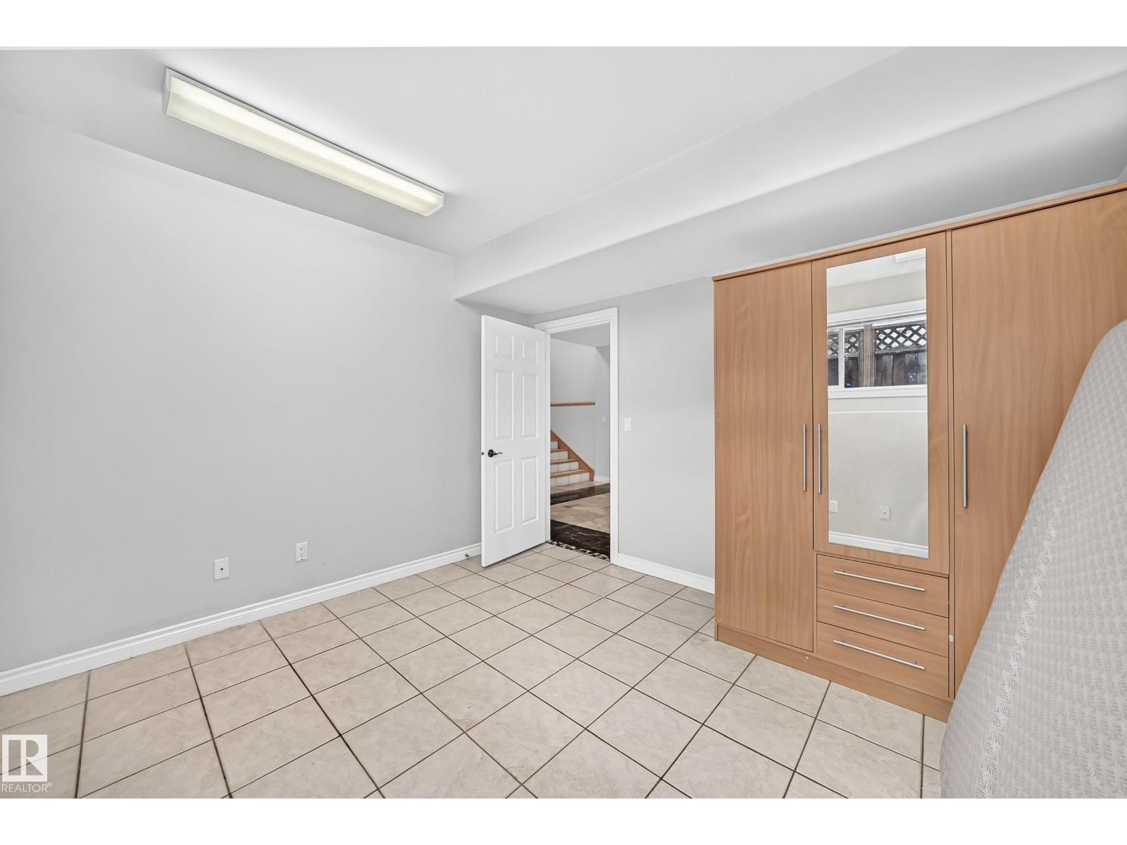 8517 156 AV NW - 28