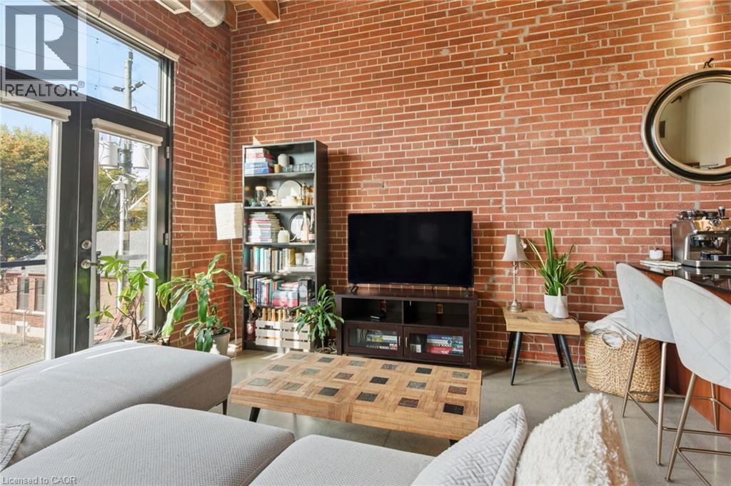 #203 85 SPRUCE Street N - 17