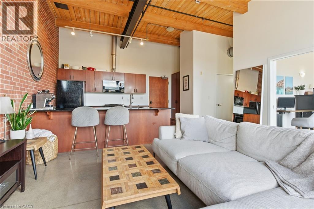#203 85 SPRUCE Street N - 22