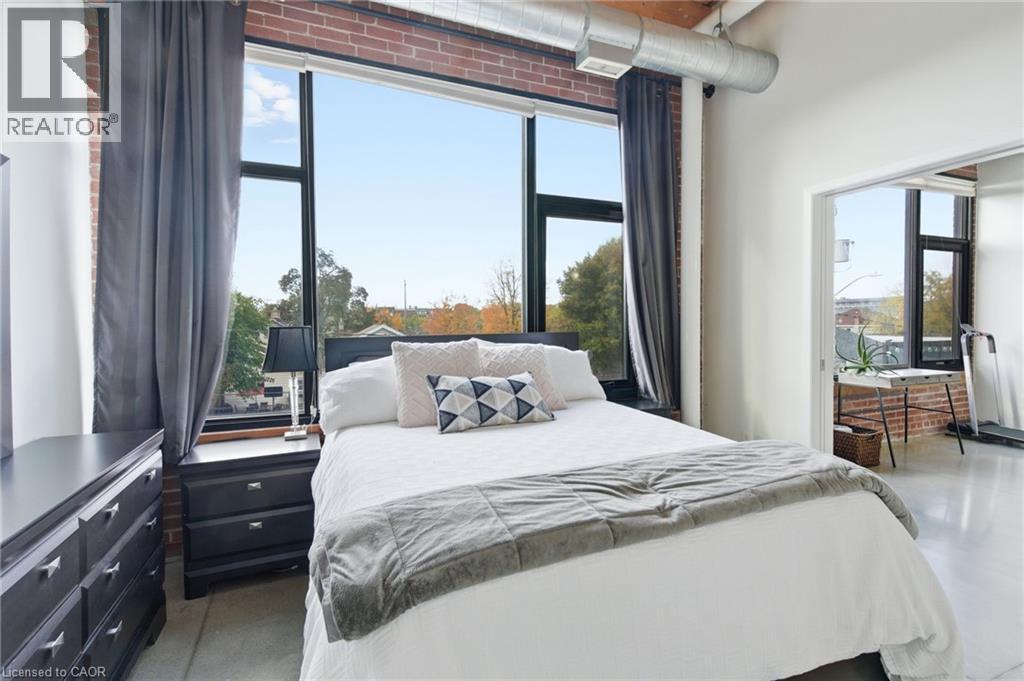 #203 85 SPRUCE Street N - 30
