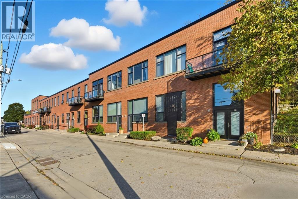 #203 85 SPRUCE Street N - 4