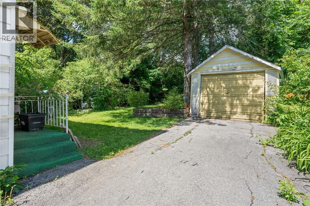 35 BASIL Avenue - 19