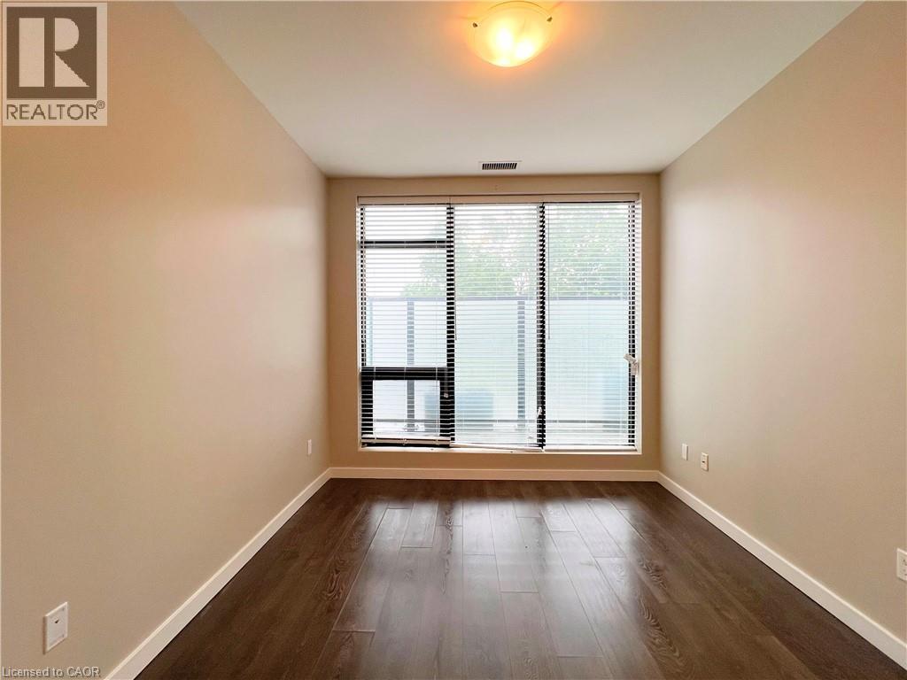 #116 690 W KING Street W - 11