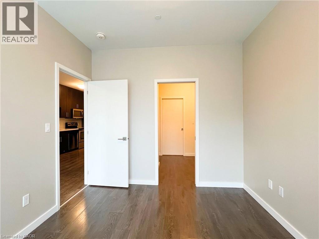 #116 690 W KING Street W - 12