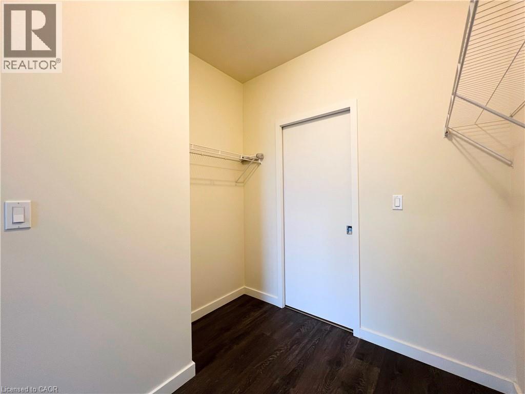 #116 690 W KING Street W - 14