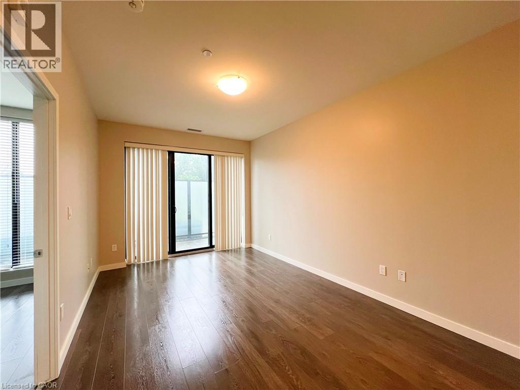 #116 690 W KING Street W - 15