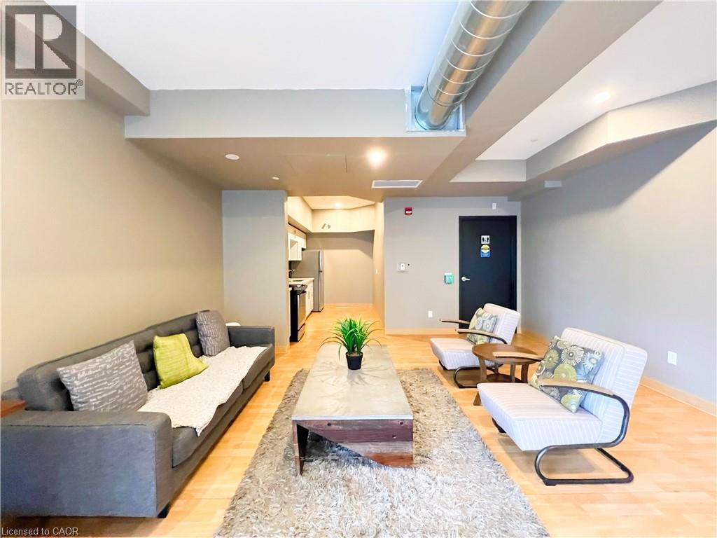 #116 690 W KING Street W - 20