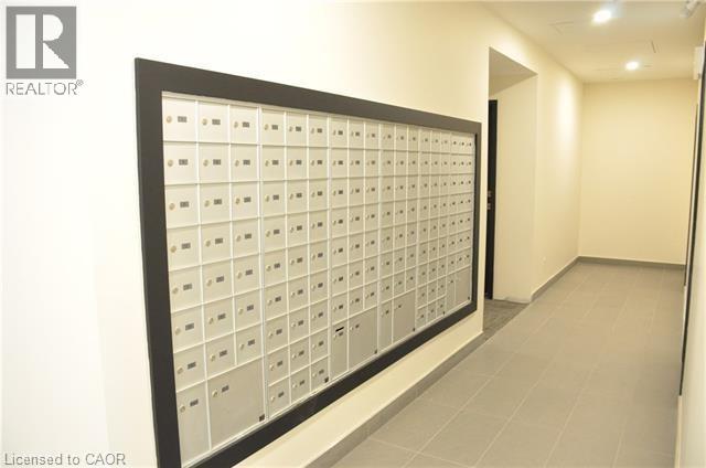 #116 690 W KING Street W - 26