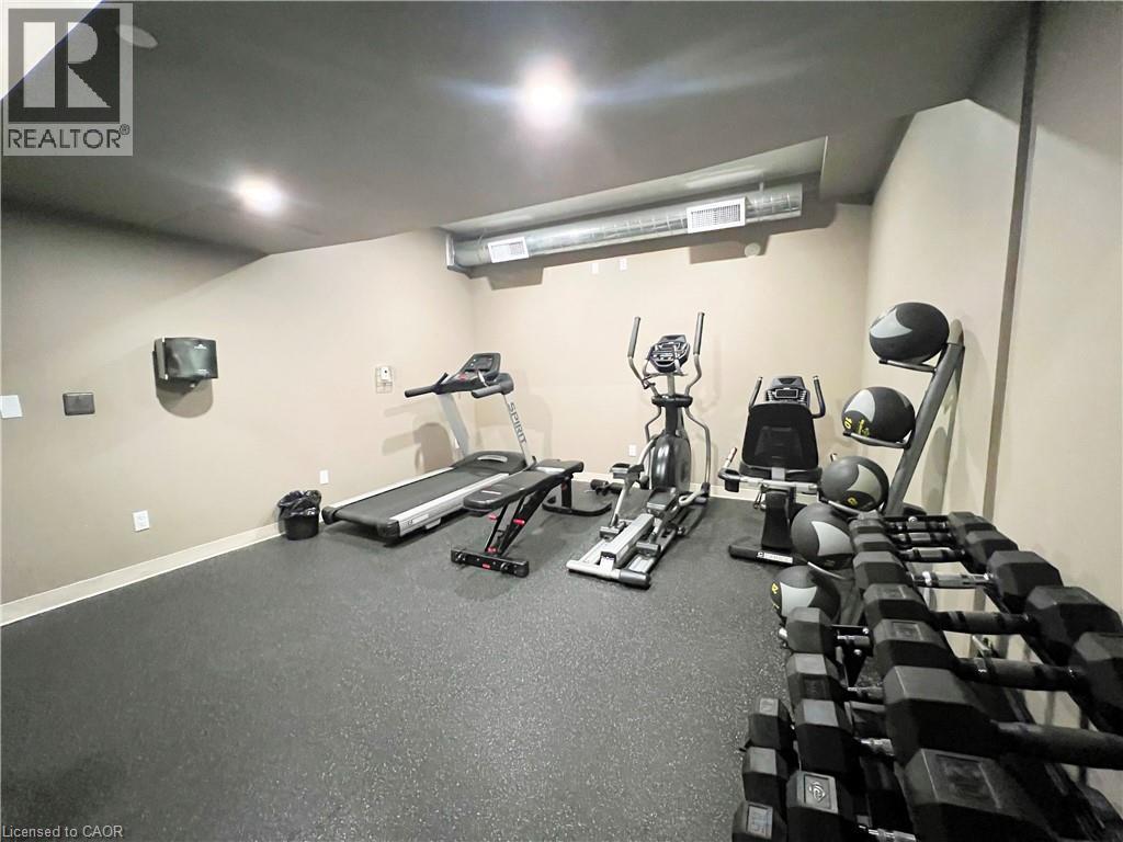 #116 690 W KING Street W - 28