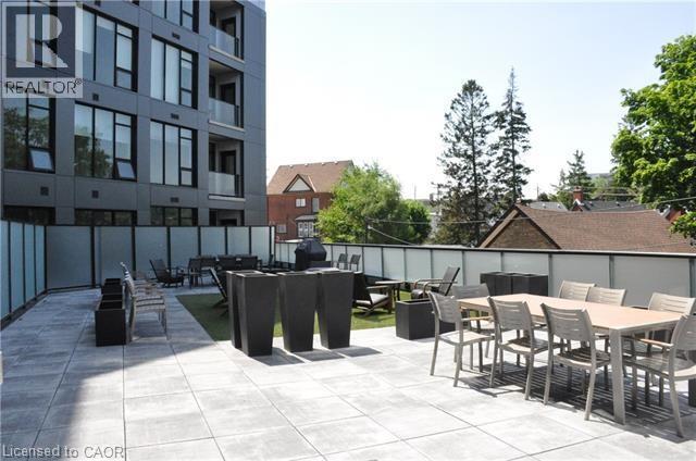 #116 690 W KING Street W - 35