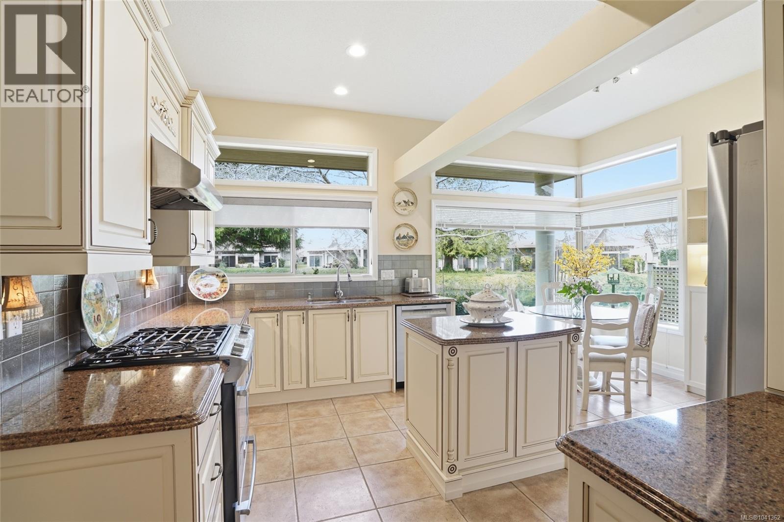 817 Lakes Blvd - 11