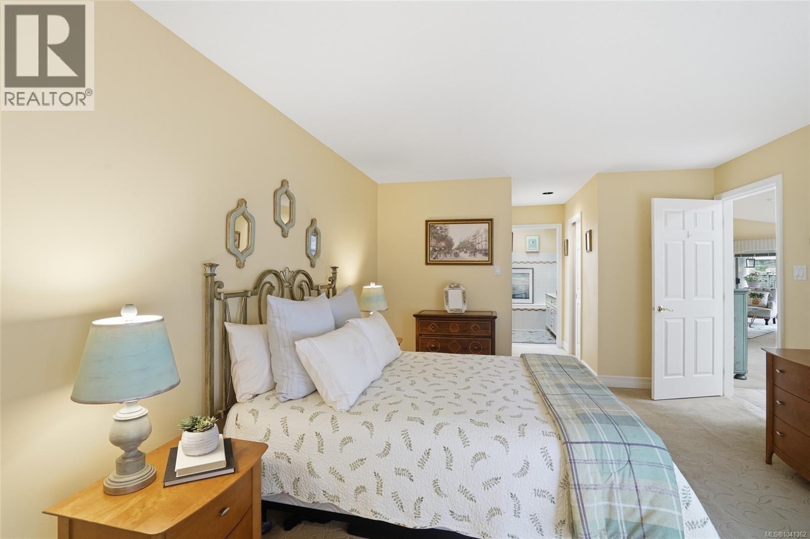 817 Lakes Blvd - 32