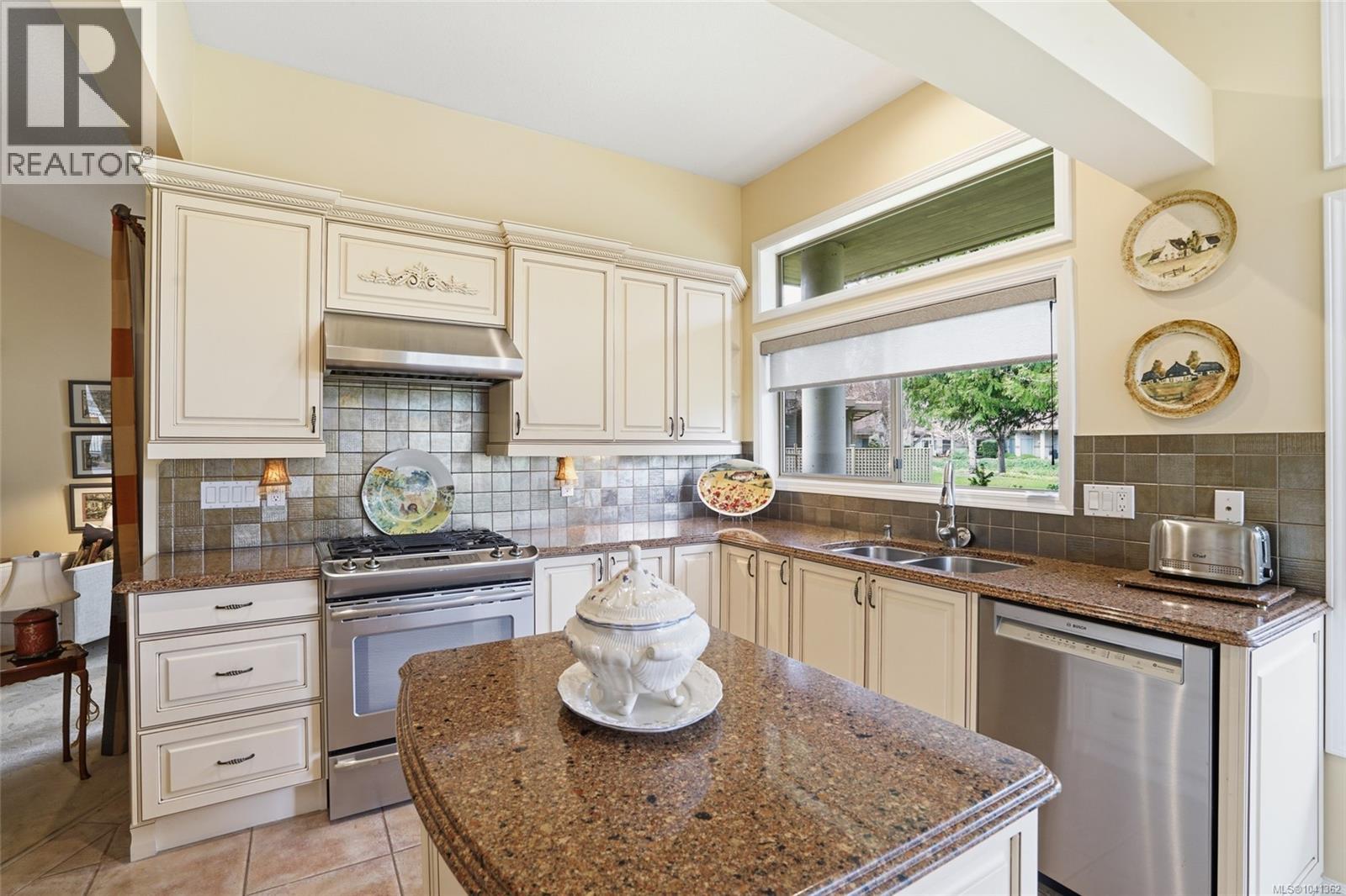 817 Lakes Blvd - 4