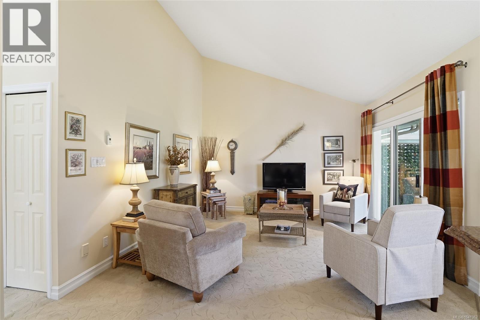 817 Lakes Blvd - 6