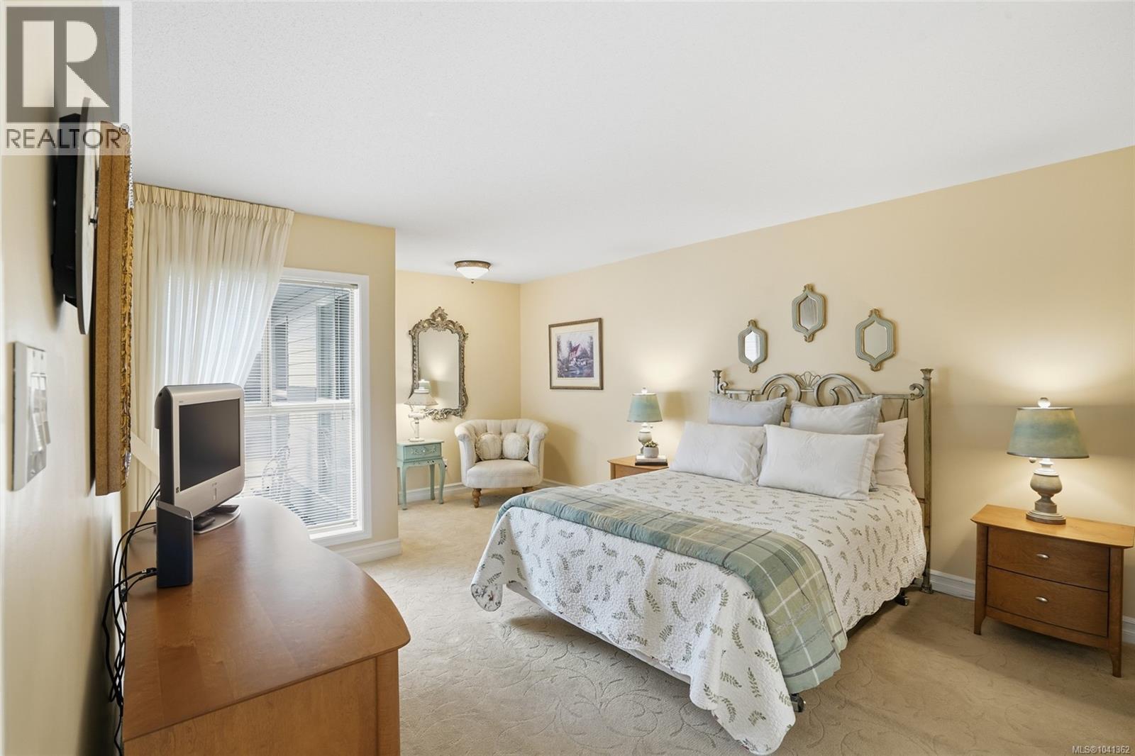 817 Lakes Blvd - 8