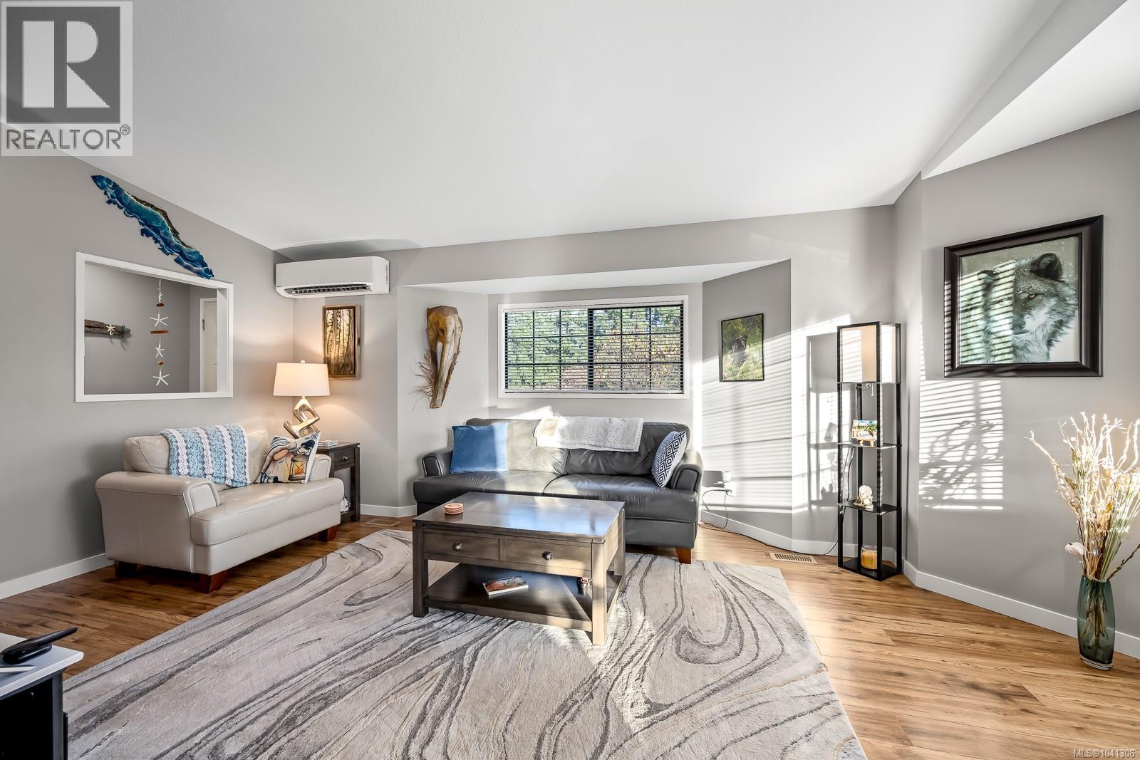 4863 Dundas Rd - 4