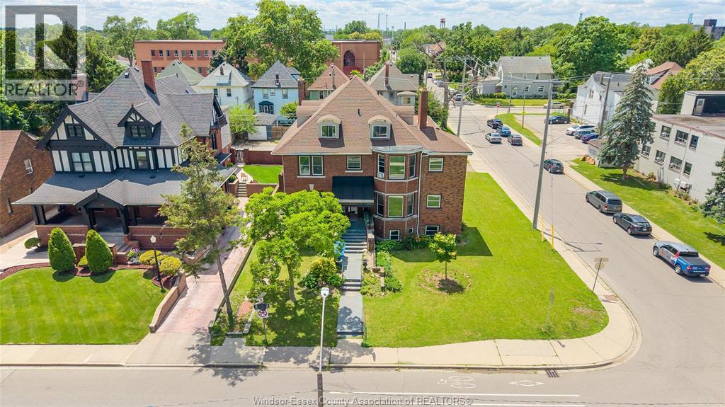 801 VICTORIA AVENUE - 1