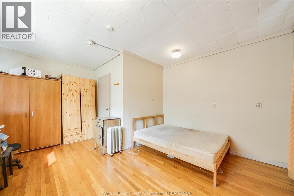 801 VICTORIA AVENUE - 10