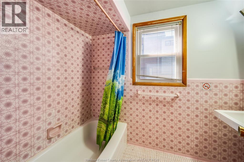 801 VICTORIA AVENUE - 12