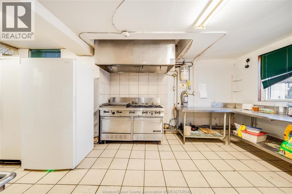 801 VICTORIA AVENUE - 13