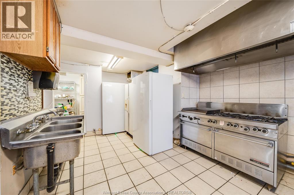 801 VICTORIA AVENUE - 15