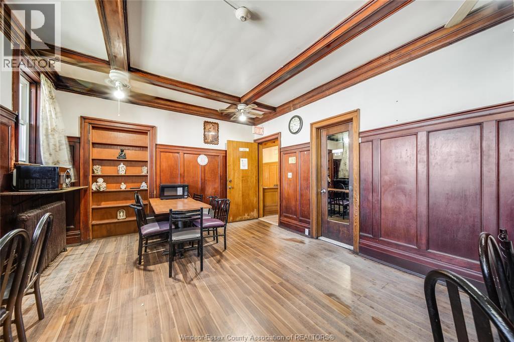 801 VICTORIA AVENUE - 18