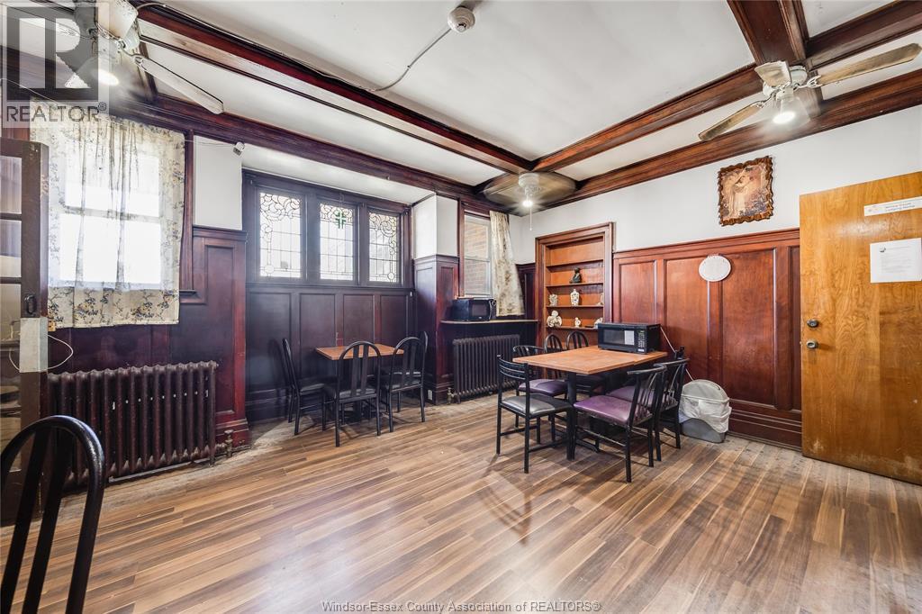 801 VICTORIA AVENUE - 19