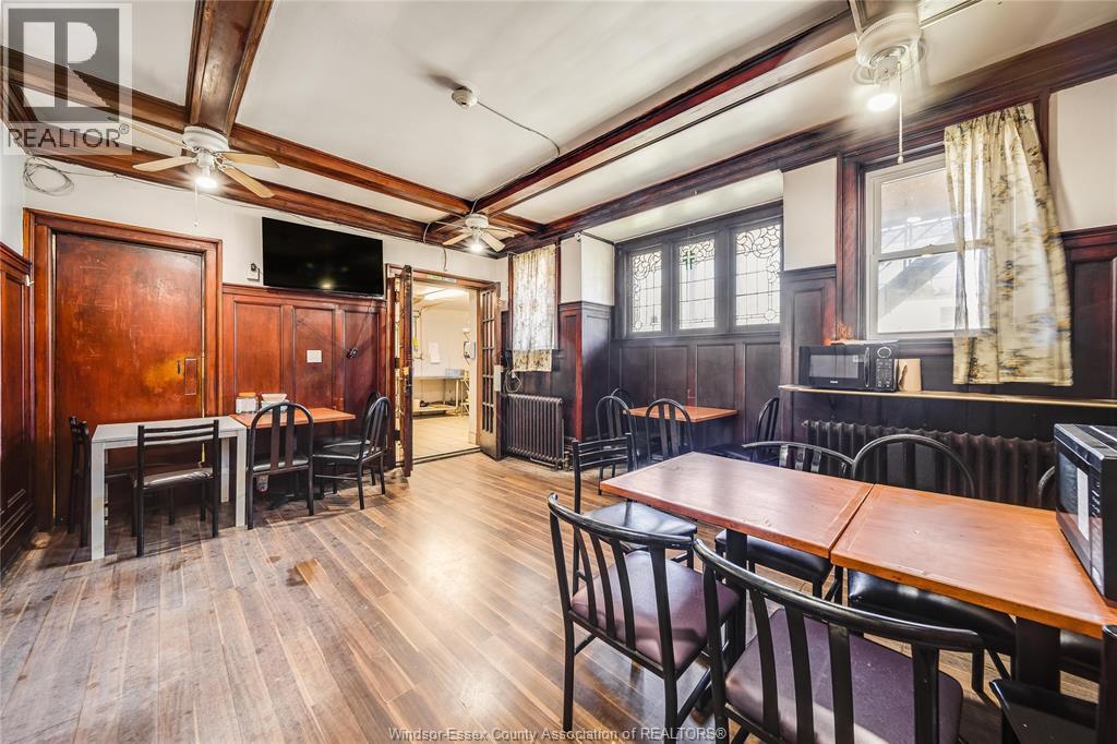 801 VICTORIA AVENUE - 21