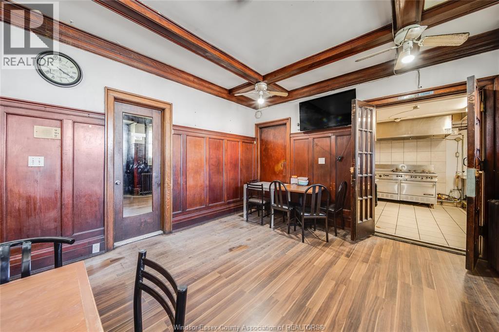801 VICTORIA AVENUE - 22