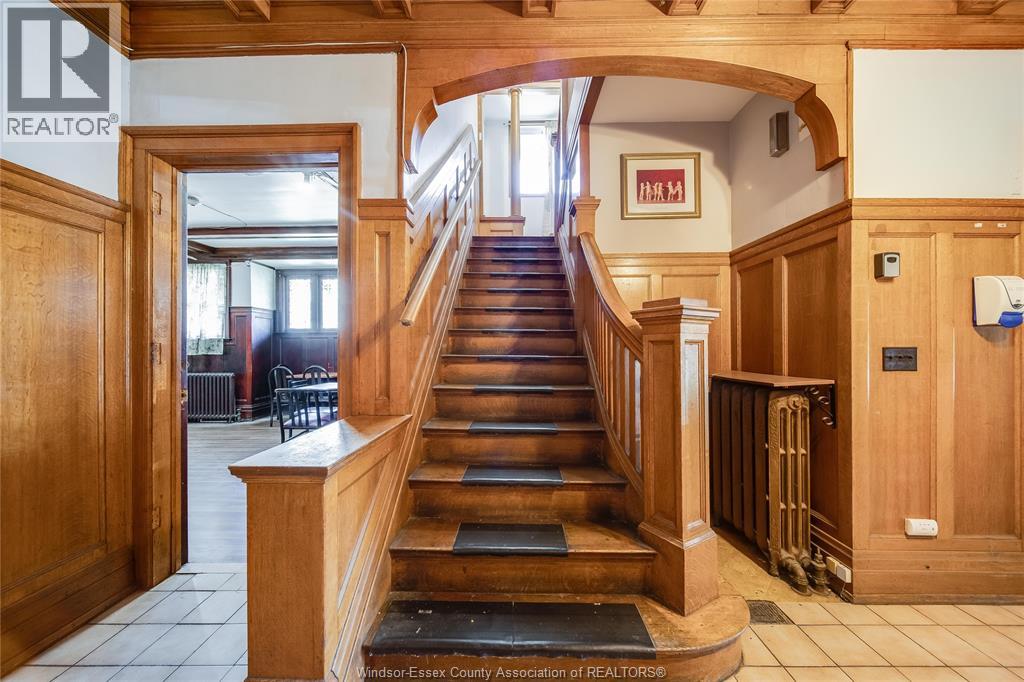 801 VICTORIA AVENUE - 25