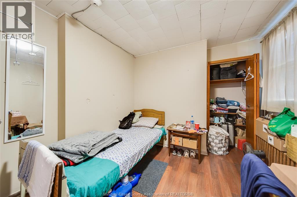 801 VICTORIA AVENUE - 26