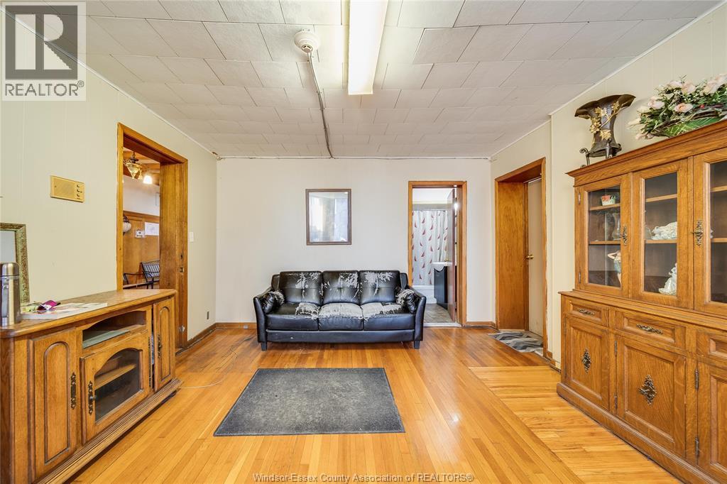 801 VICTORIA AVENUE - 27