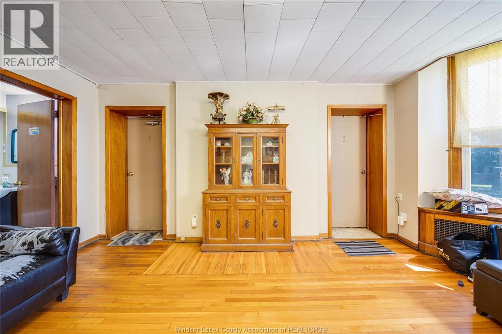 801 VICTORIA AVENUE - 28