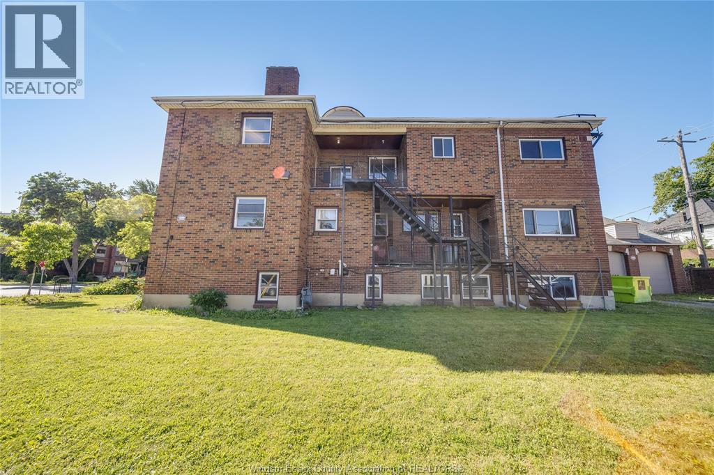 801 VICTORIA AVENUE - 3
