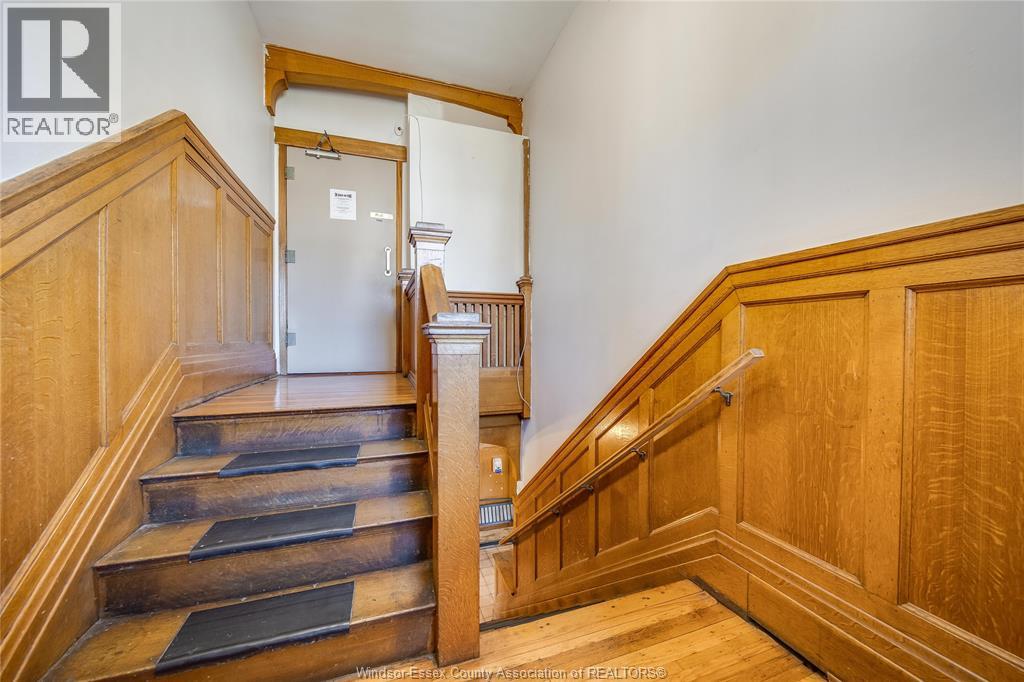 801 VICTORIA AVENUE - 30