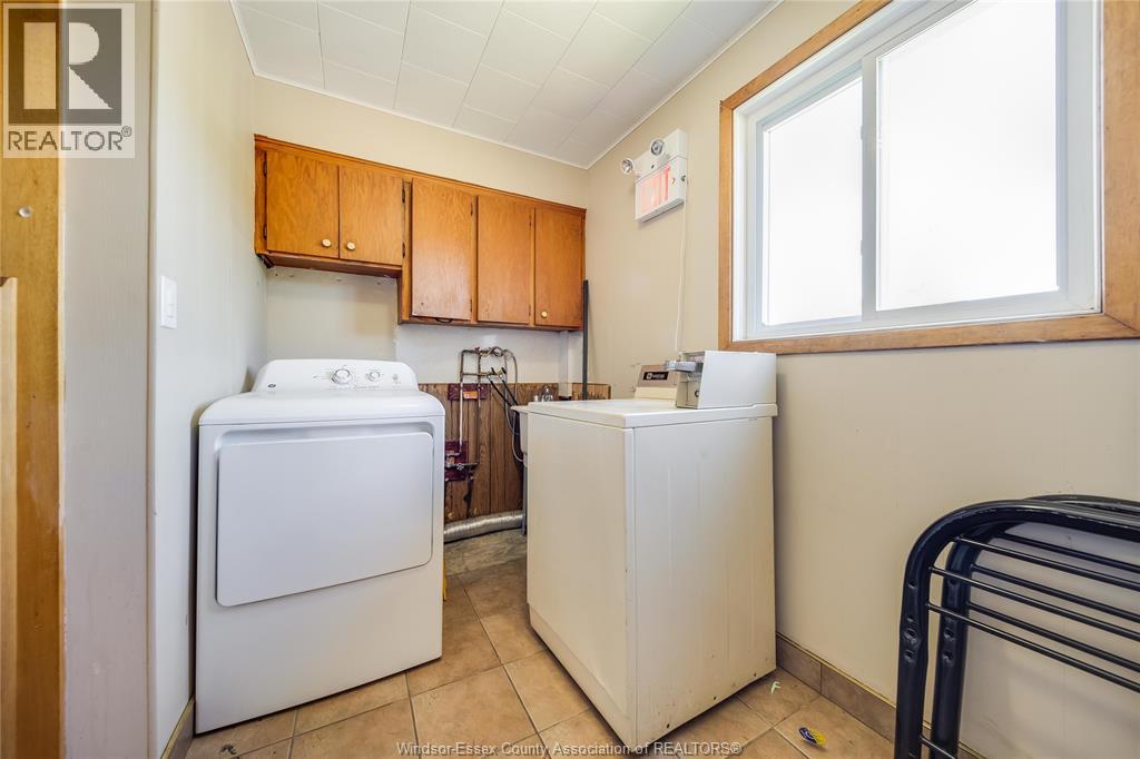801 VICTORIA AVENUE - 33