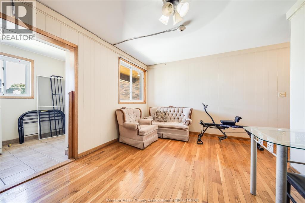801 VICTORIA AVENUE - 34