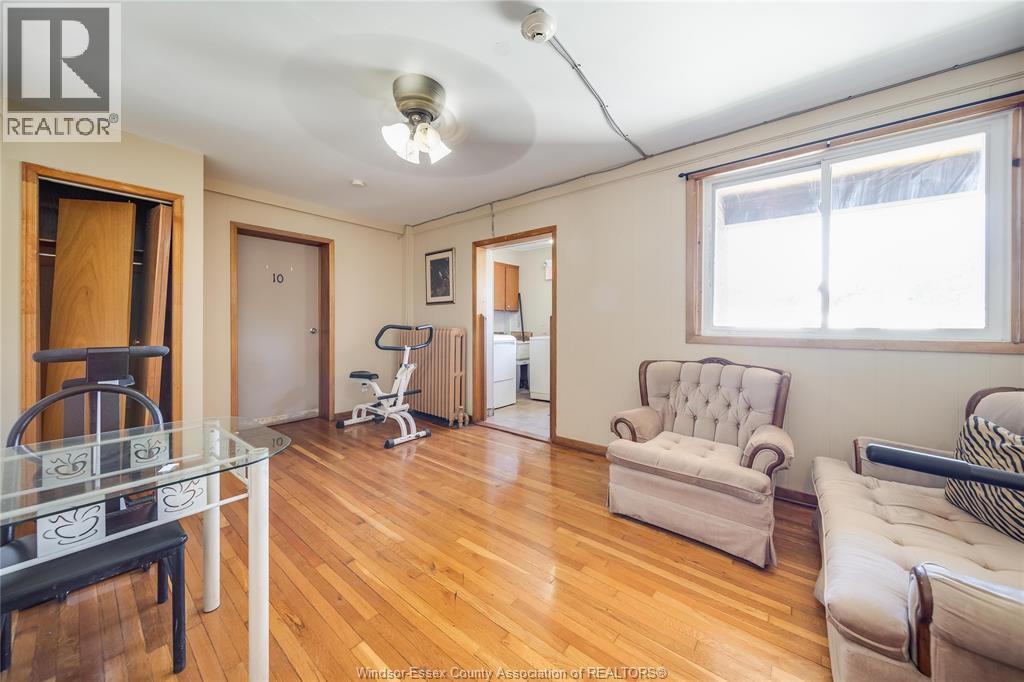 801 VICTORIA AVENUE - 35