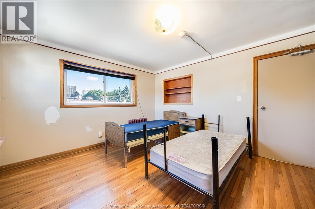 801 VICTORIA AVENUE - 37