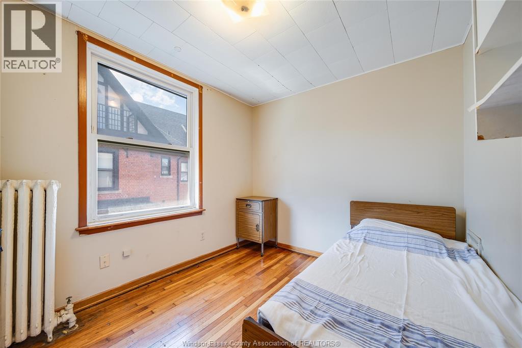 801 VICTORIA AVENUE - 39